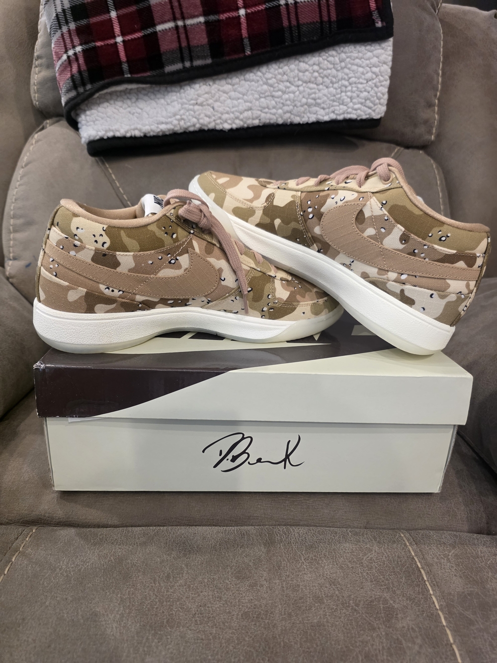 Nike Book 1 SE "Desert Camo" (Style Code: IM1360-200).